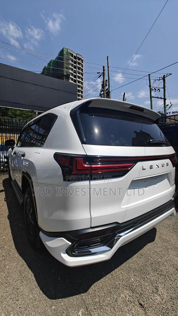 Lexus LX 2022 White