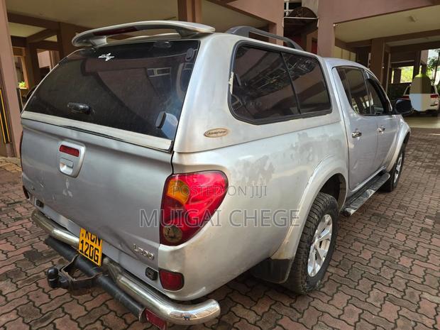 Mitsubishi L200 2013 Silver