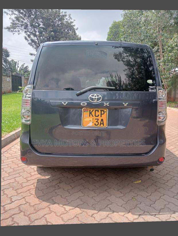 Toyota Voxy 2011 Blue