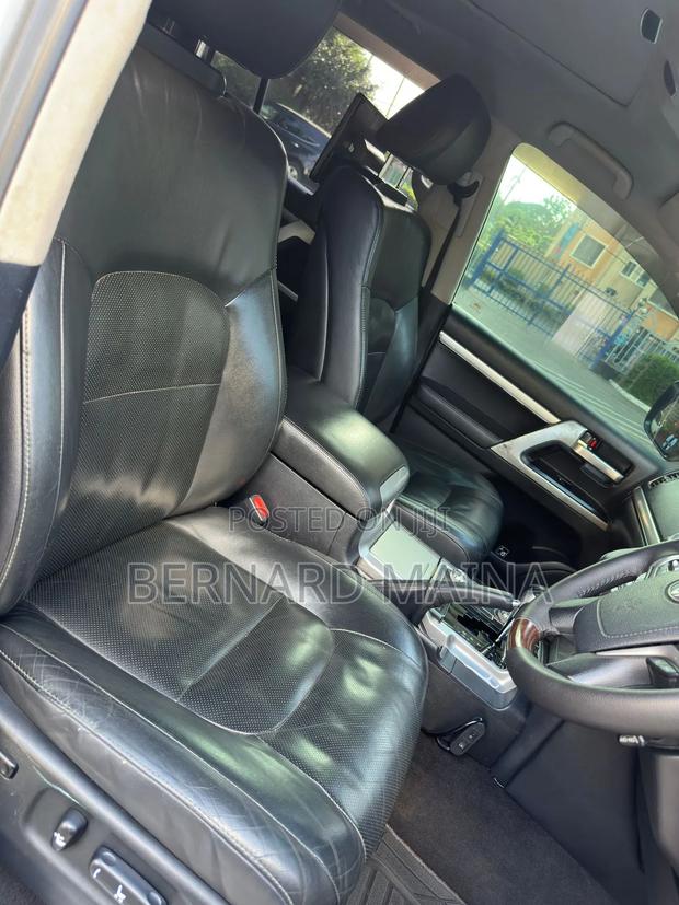Toyota Land Cruiser 2016 Silver