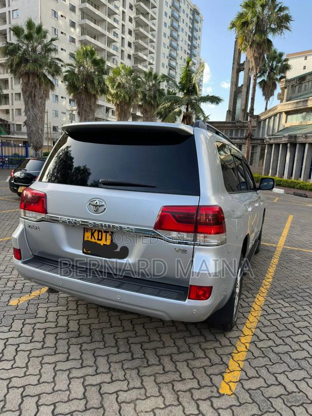 Toyota Land Cruiser 2016 Silver