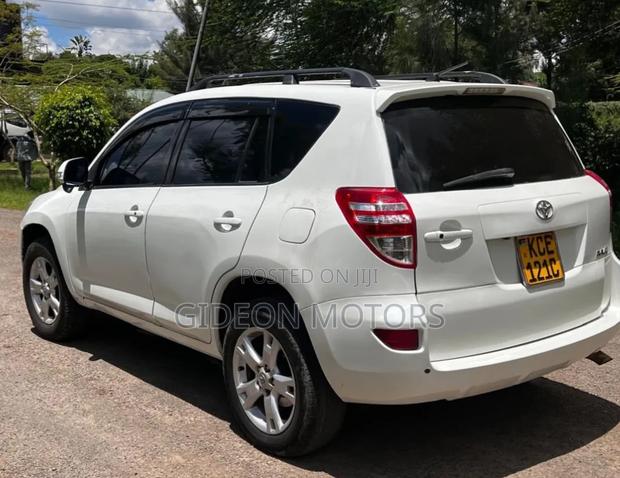 Toyota RAV4 2009 White