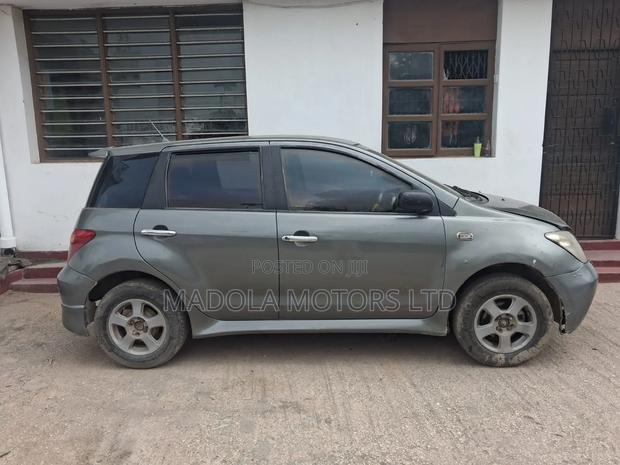 Toyota IST 2006 Gray