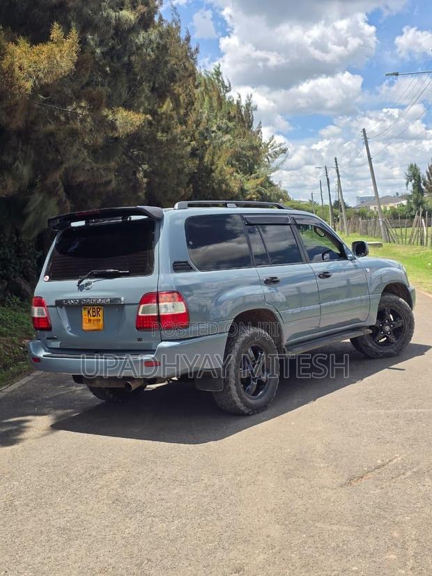 Toyota Land Cruiser 2005 Blue