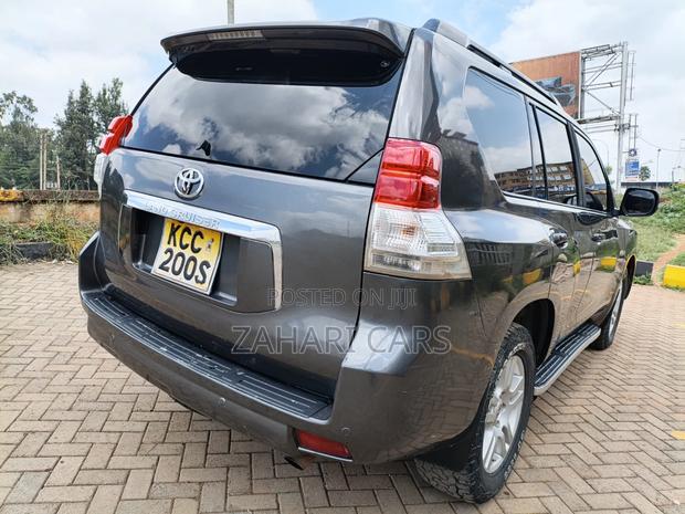 Toyota Land Cruiser Prado 2011 Gray