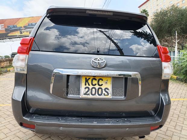 Toyota Land Cruiser Prado 2011 Gray
