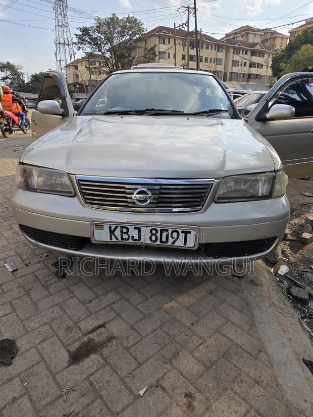 Nissan Sunny 2003 Gold
