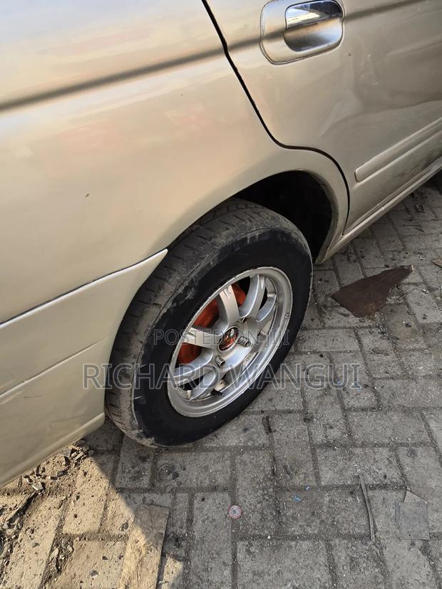 Nissan Sunny 2003 Gold