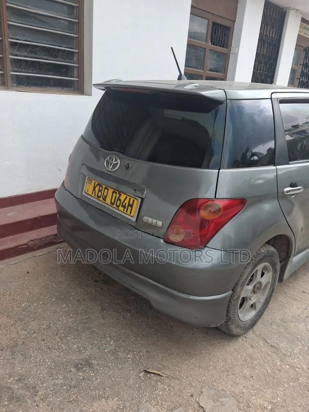 Toyota IST 2006 Gray