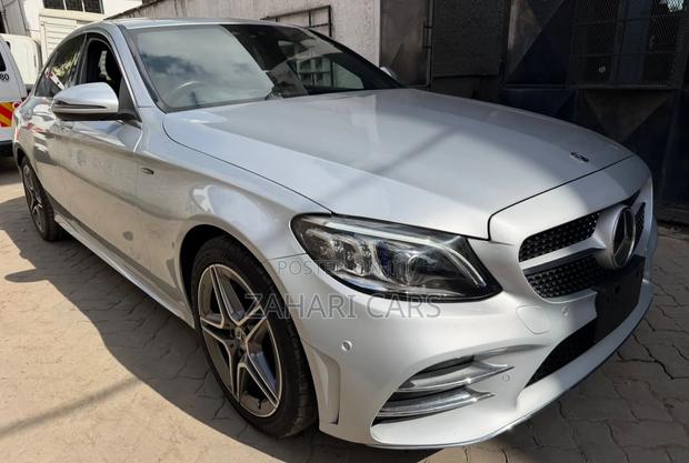 Mercedes-Benz C200 2022 Silver