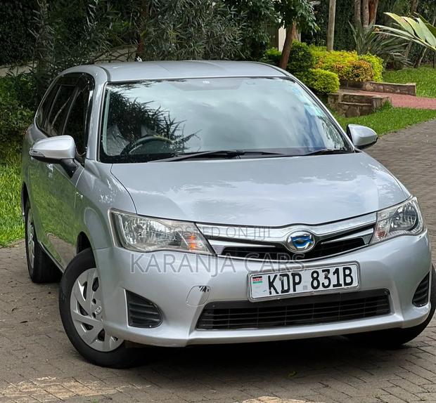 Toyota Corolla Fielder 2015 Silver