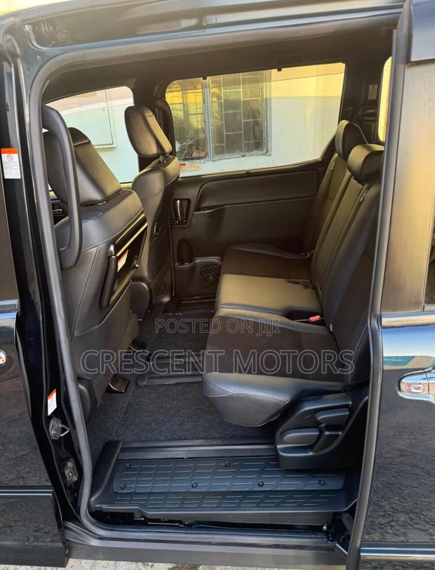 Toyota Noah 2019 Green