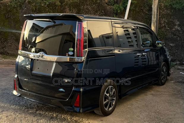 Toyota Noah 2019 Green