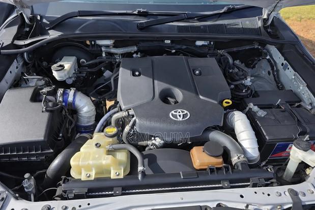Toyota Hilux 2016 Gray