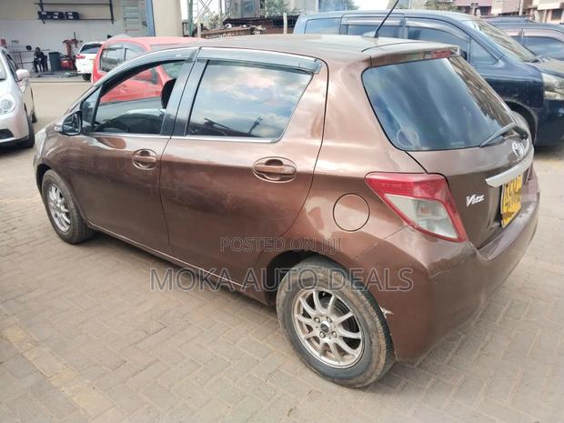 Toyota Vitz 1.0 FWD 5dr 2012 Brown