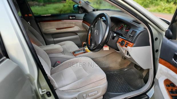 Toyota Mark II 2004 Gold