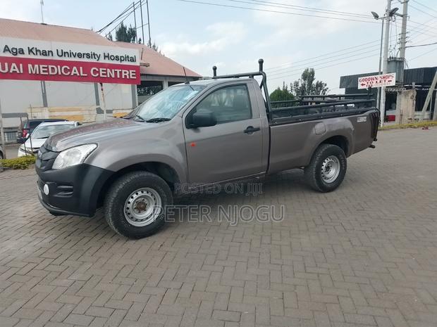 Isuzu D-MAX 2010 Brown