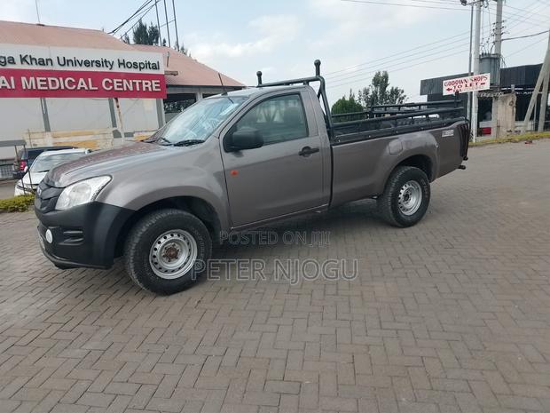 Isuzu D-MAX 2010 Brown