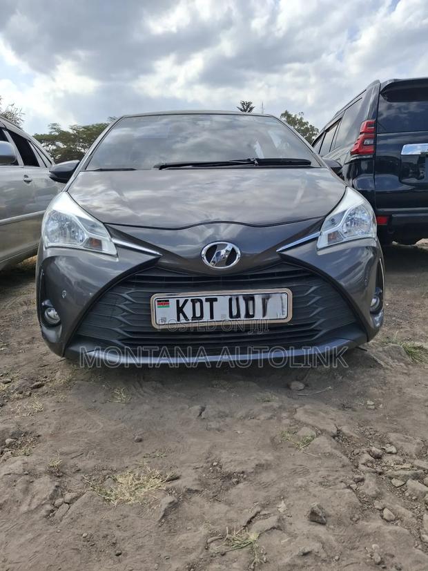Toyota Vitz 1.3 FWD 5dr 2018 Gray