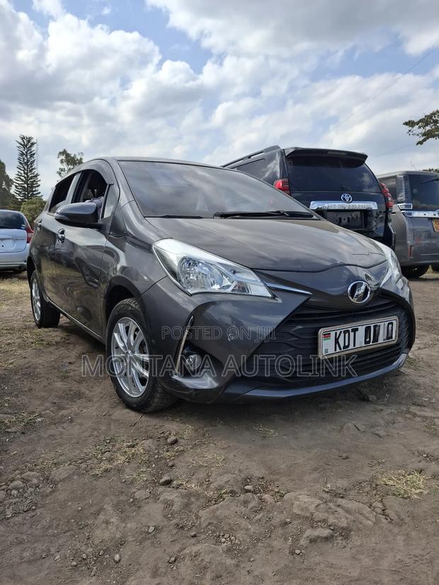 Toyota Vitz 1.3 FWD 5dr 2018 Gray