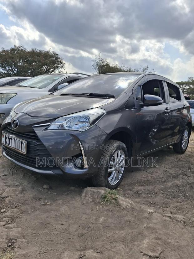 Toyota Vitz 1.3 FWD 5dr 2018 Gray