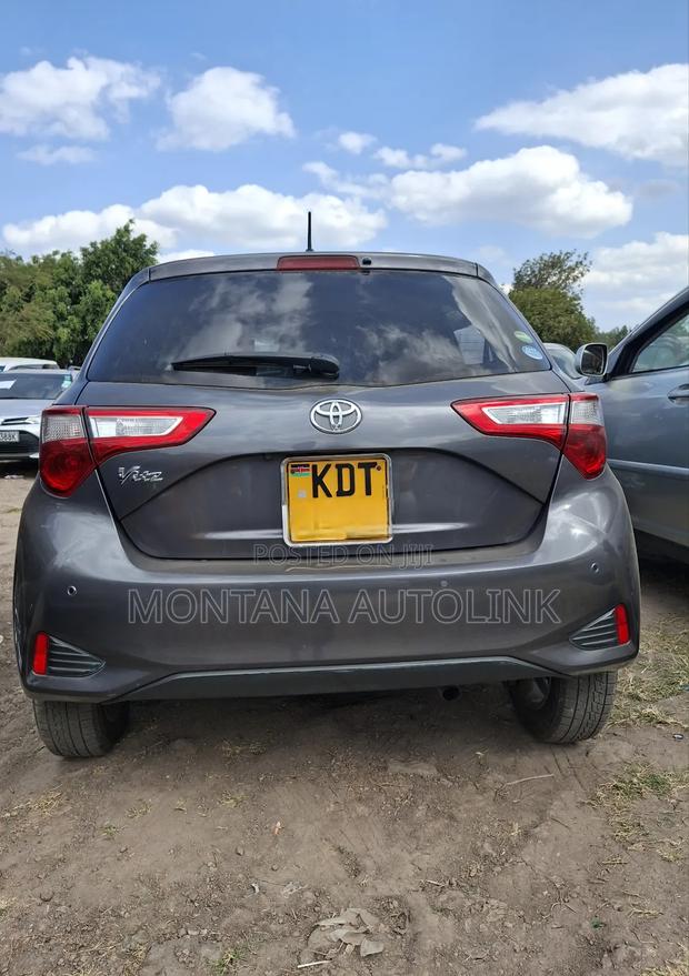 Toyota Vitz 1.3 FWD 5dr 2018 Gray