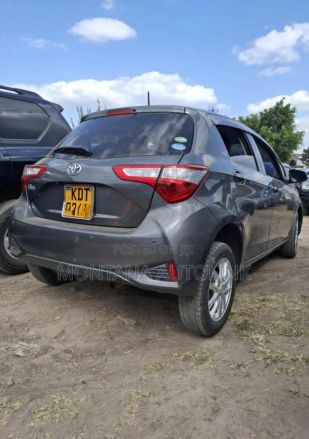Toyota Vitz 1.3 FWD 5dr 2018 Gray