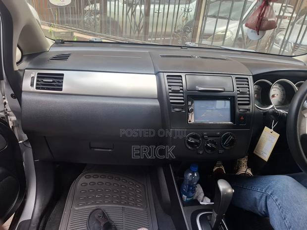 Nissan Tiida 2011 Silver