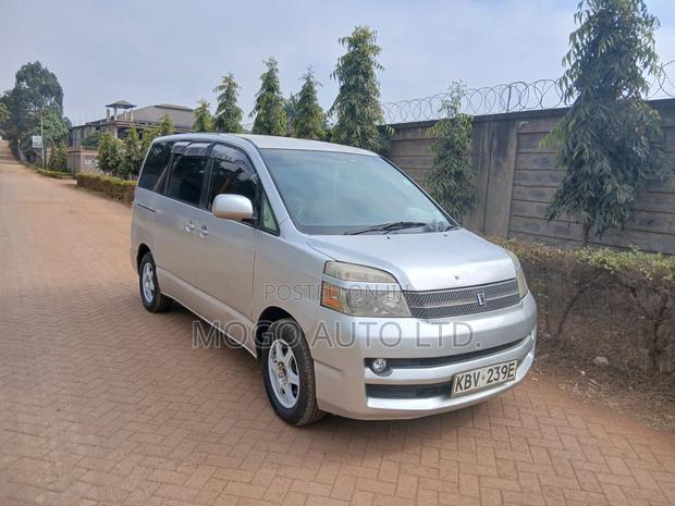 Toyota Voxy 2006 Silver
