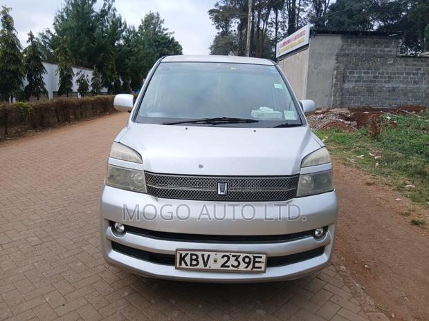 Toyota Voxy 2006 Silver