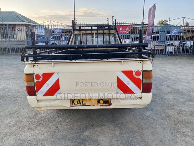Mitsubishi L200 1999 Beige