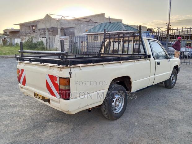 Mitsubishi L200 1999 Beige