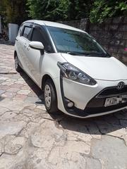 Toyota Sienta 2011 White for sale