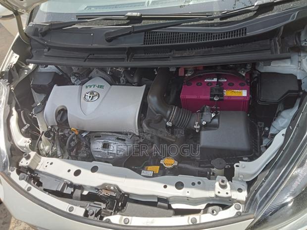 Toyota Sienta 2011 White