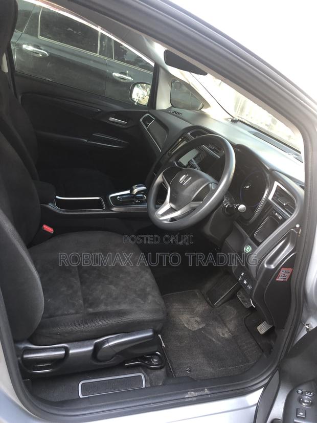 Honda Fit Shuttle 2017 Silver
