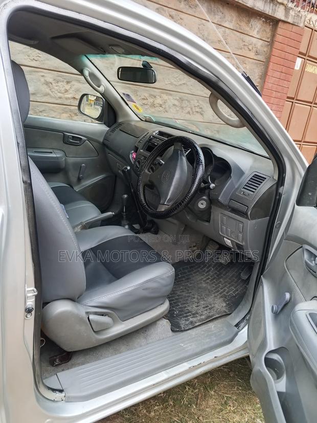Toyota Hilux 2008 White