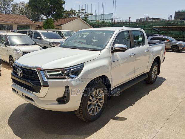 Toyota Hilux 2018 White