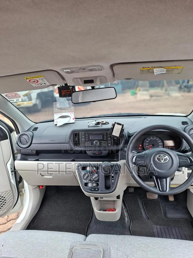 Toyota Passo 2017 Off white