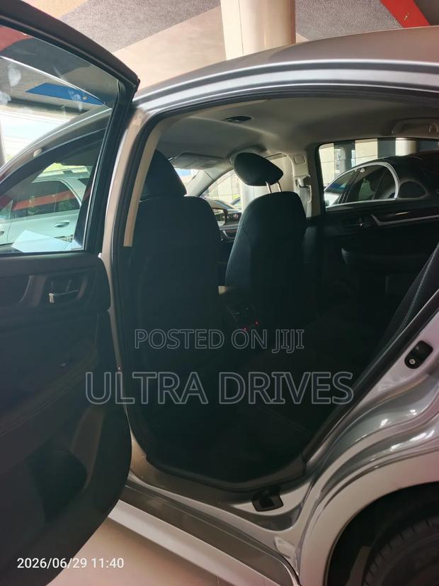 Subaru Legacy 2019 Silver
