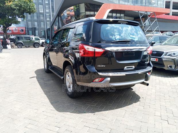 Isuzu D-MAX 2015 Black