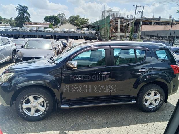 Isuzu D-MAX 2015 Black
