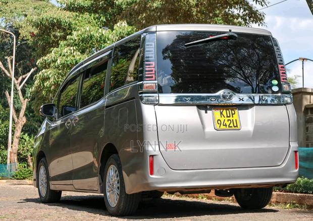 Toyota Voxy 2018 Gold