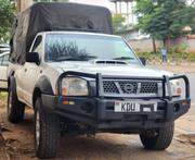 Nissan NP300 2010 White for sale