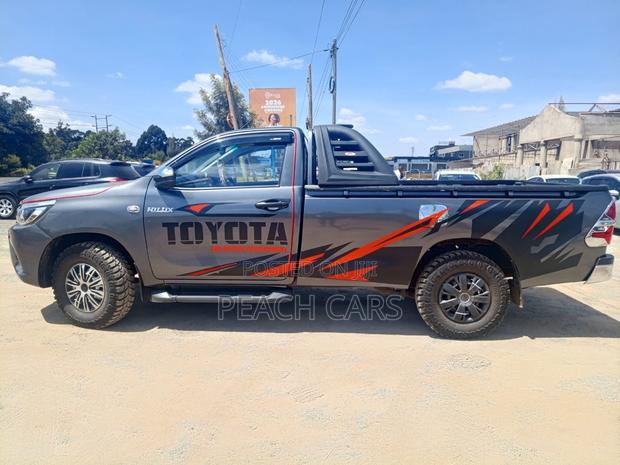 Toyota Hilux 2018 Silver