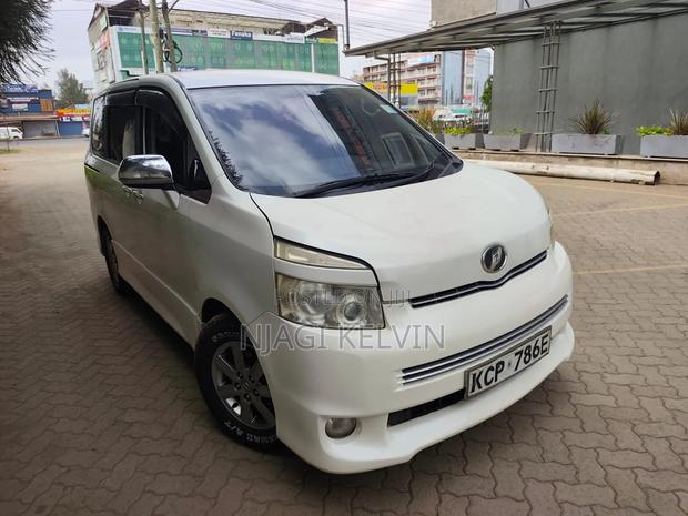 Toyota Voxy 2010 White