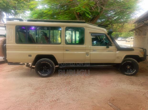 Toyota Land Cruiser 2014 Beige