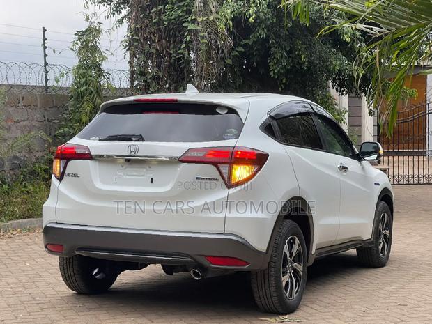Honda Vezel 2019 White