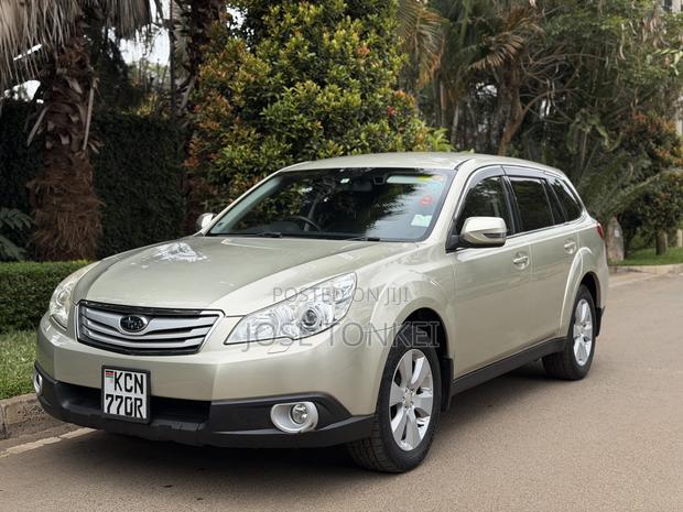 Subaru Outback 2.5i 2010 Gold
