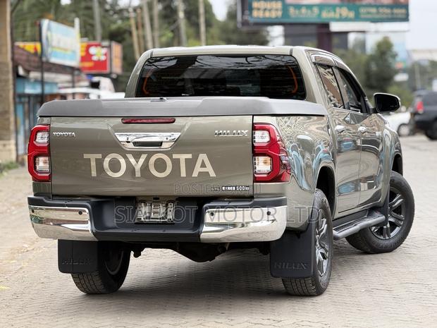 Toyota Hilux Revo Double Cab Deisel 2.4 AWD 2021 Gray