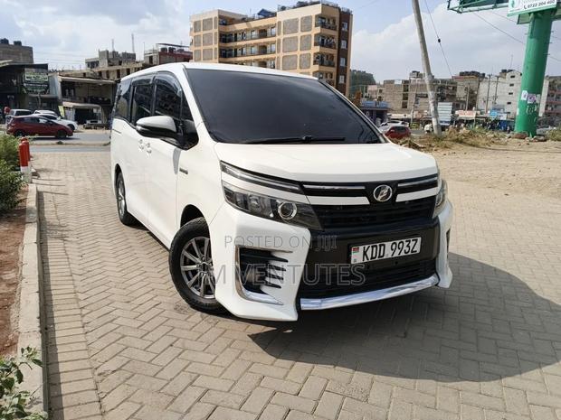 Toyota Voxy 2016 White